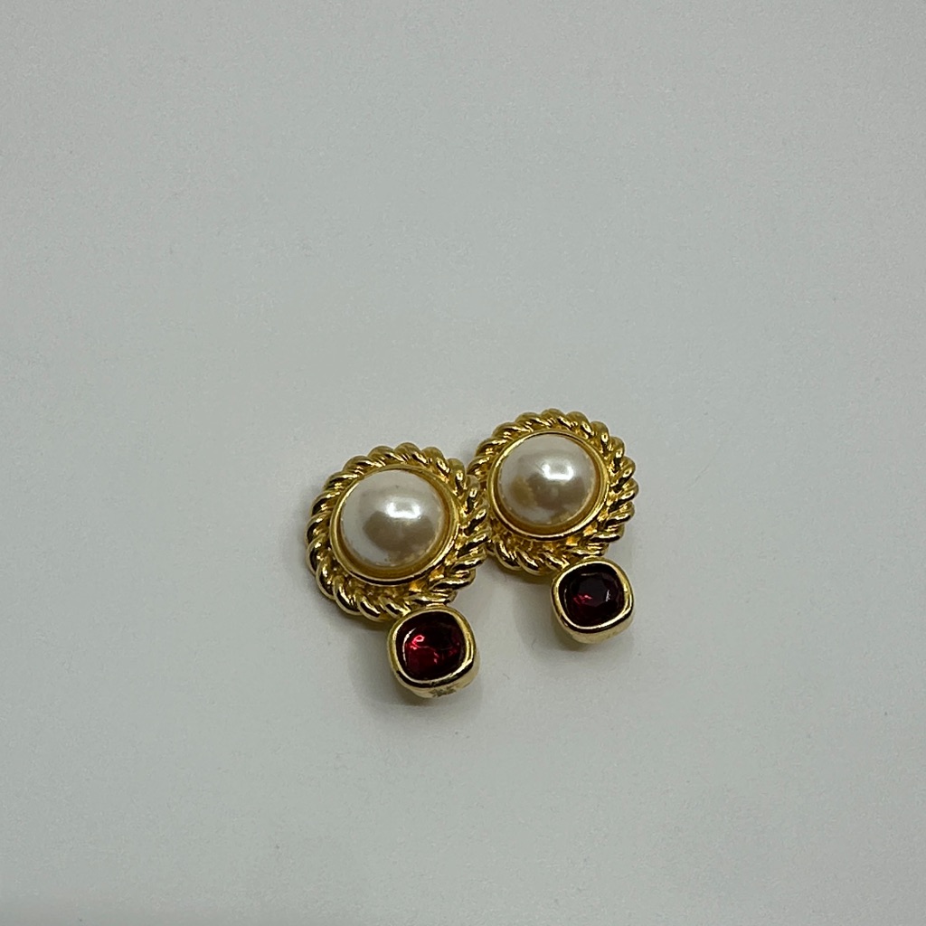 Vintage Givenchy Elegant Goldtone And Faux Pearl Clip On Earrings 50$